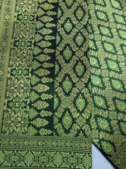 ผ้าไหมเกษตร คุณภาพดี ราคาถูก มีลายจีบหน้านางในตัว (สีเขียว)