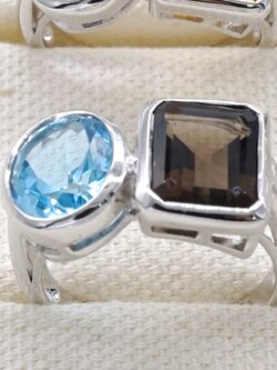 แหวนเงินแท้ ฝังพลอย บลูโทพาส (Blue Topaz) และ สโมกกี้ควอตซ์ (Smoky quartz )