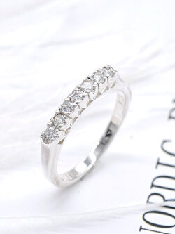 แหวนเพชร Cubic Zirconia คุณภาพพรีเมี่ยม เหมาะสำหรับใส่เป็น everyday look วิบวับ เล่นไฟสุดๆค่ะ