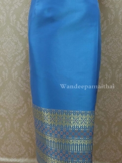 ผ้าถุงไหมสำเร็จรูปเนื้อดี สีฟ้า สวยมาก เอว28 นิ้วเลื่อนได้ถึง30 นิ้ว