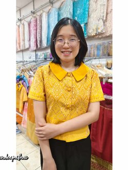 เสื้อผ้าฝ้ายทอลายขอพระเทพ สีเหลืองทอง อัดผ้ากาวทั้งตัว กระดุมหน้าไซส์ M อกเสื้อ34 นิ้ว