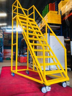 บันไดมีล้อและไม่มีล้อ