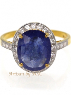 แหวนไพลินล้อมเพชร (Gold ring with Blue Sapphire and Diamonds)