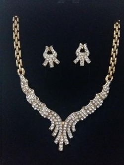 ชุดเครื่องประดับ สร้อยคอ+ต่างหู