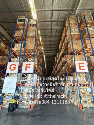 รีวิวติดตั้งชั้นเก็บสินค้าในโรงงานอุตสาหกรรมในโกดังในคลังสินค้า