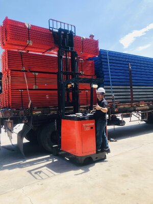 แร็คส์มือสอง ชั้นเก็บสินค้ามือสอง วางในโรงงานอุตสาหกรรม