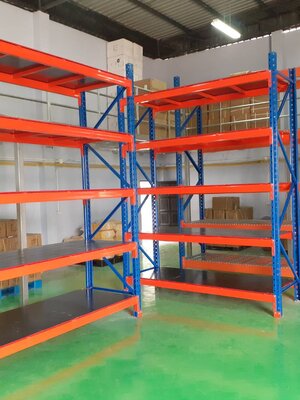 ชั้นวางสินค้ามือสองคุณภาพดี แบบปูพื้นไม้อัด