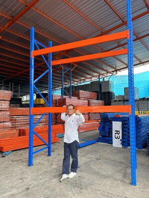 ชั้นเก็บสินค้าในโกดังมือสองสมุทรปราการ