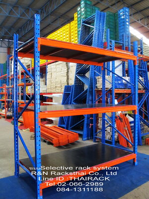 ชั้นเก็บสินค้าในคลังสินค้า แบบปูพื้นไม้อัด
