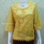 เสื้อลูกไม้ แขนสามส่วน คอระบายผ้าแก้ว ด้านหน้าแต่งผ้าแก้ว สีไพรทอง เบอร์ 50