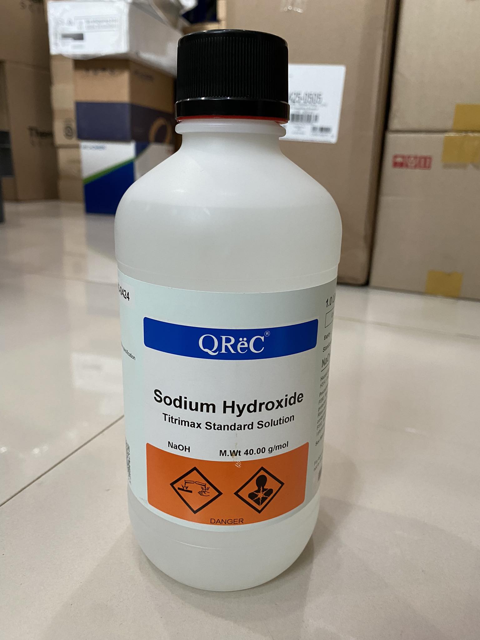 Sodium hydroxide solution 0.5N (1 ลิตร/ขวด) ยี่ห้อ Qrec, Newzealand